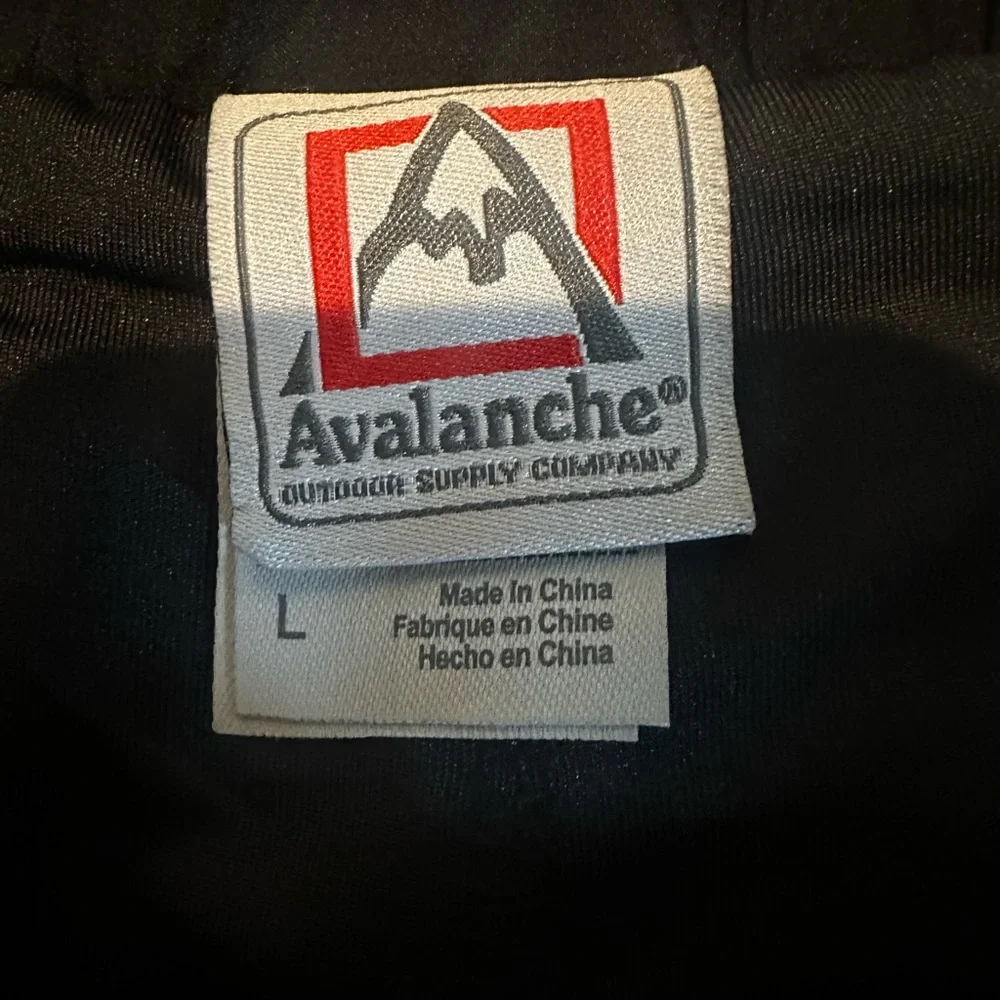 Avalanche chic black